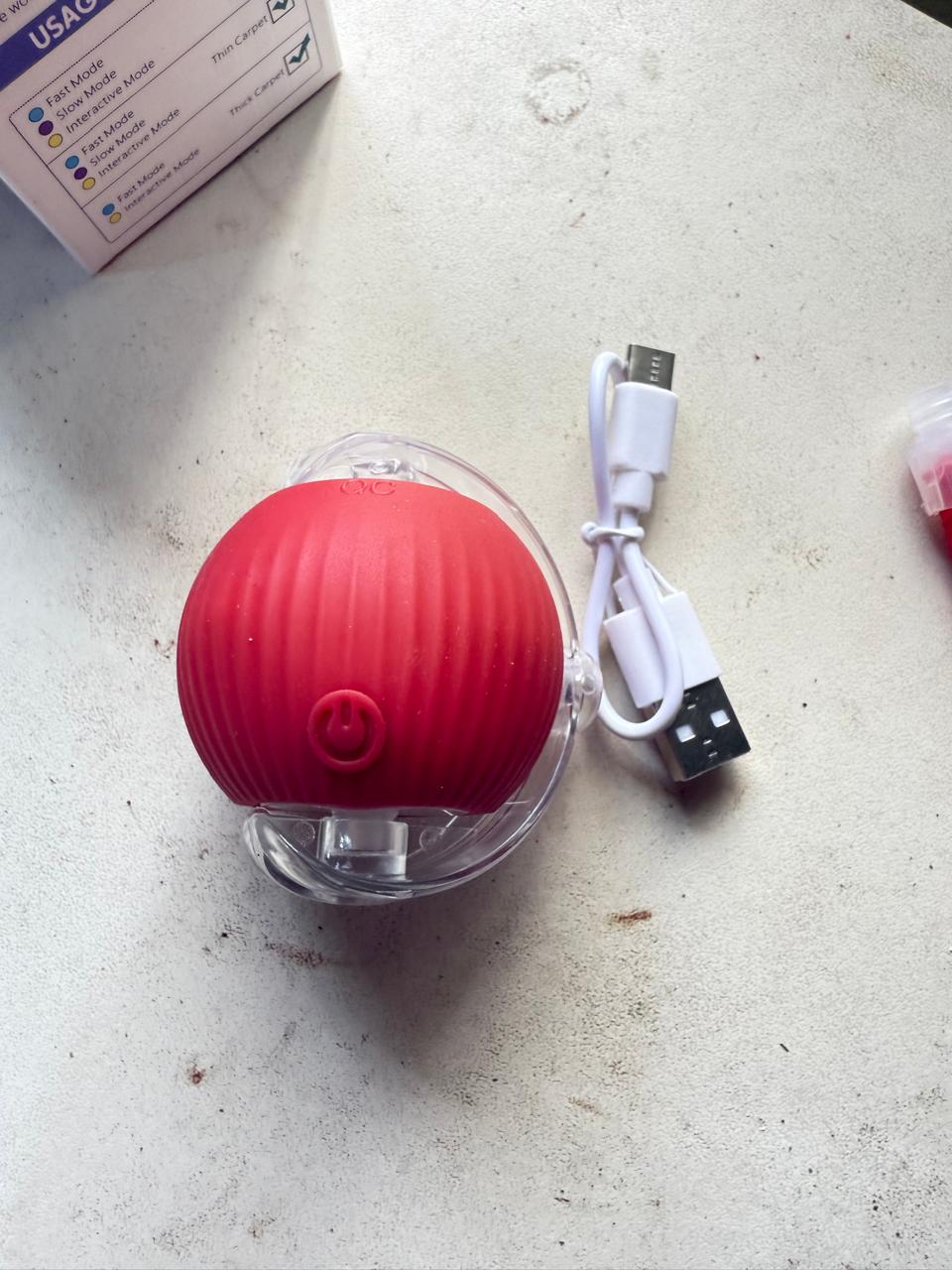 Pelota interactiva para gatos con cable USB